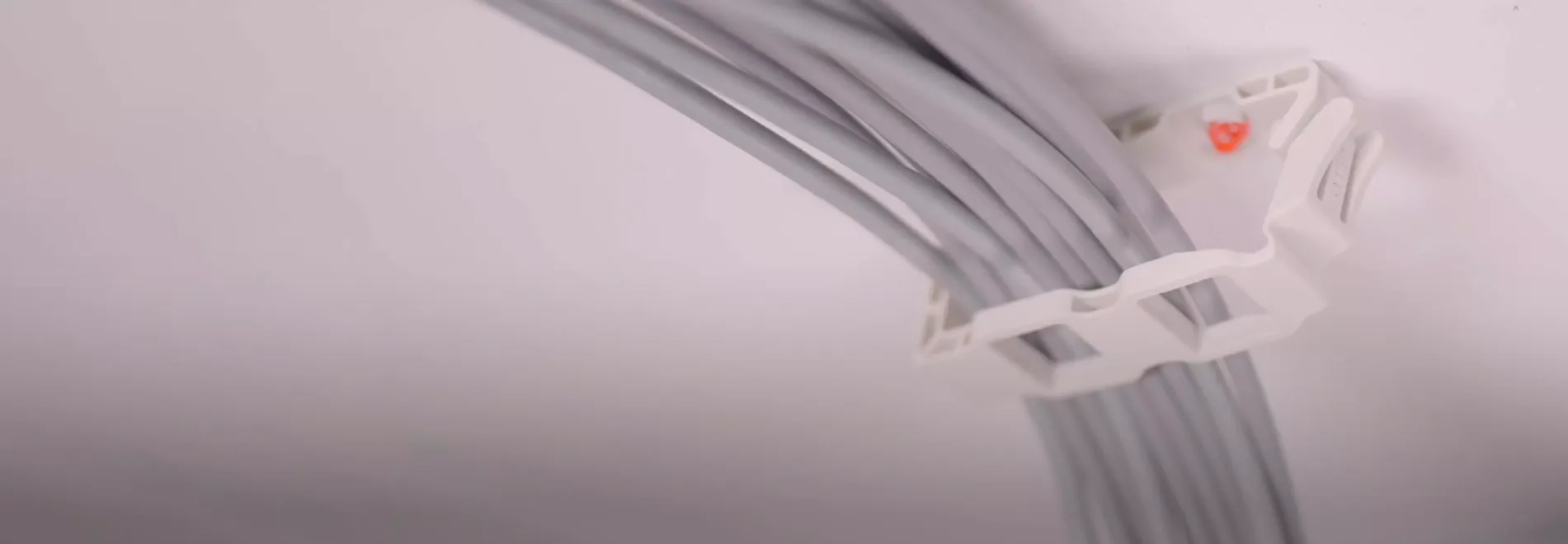 NUEVA ABRAZADERA DE NYLON CHN PARA GRUPOS DE CABLES