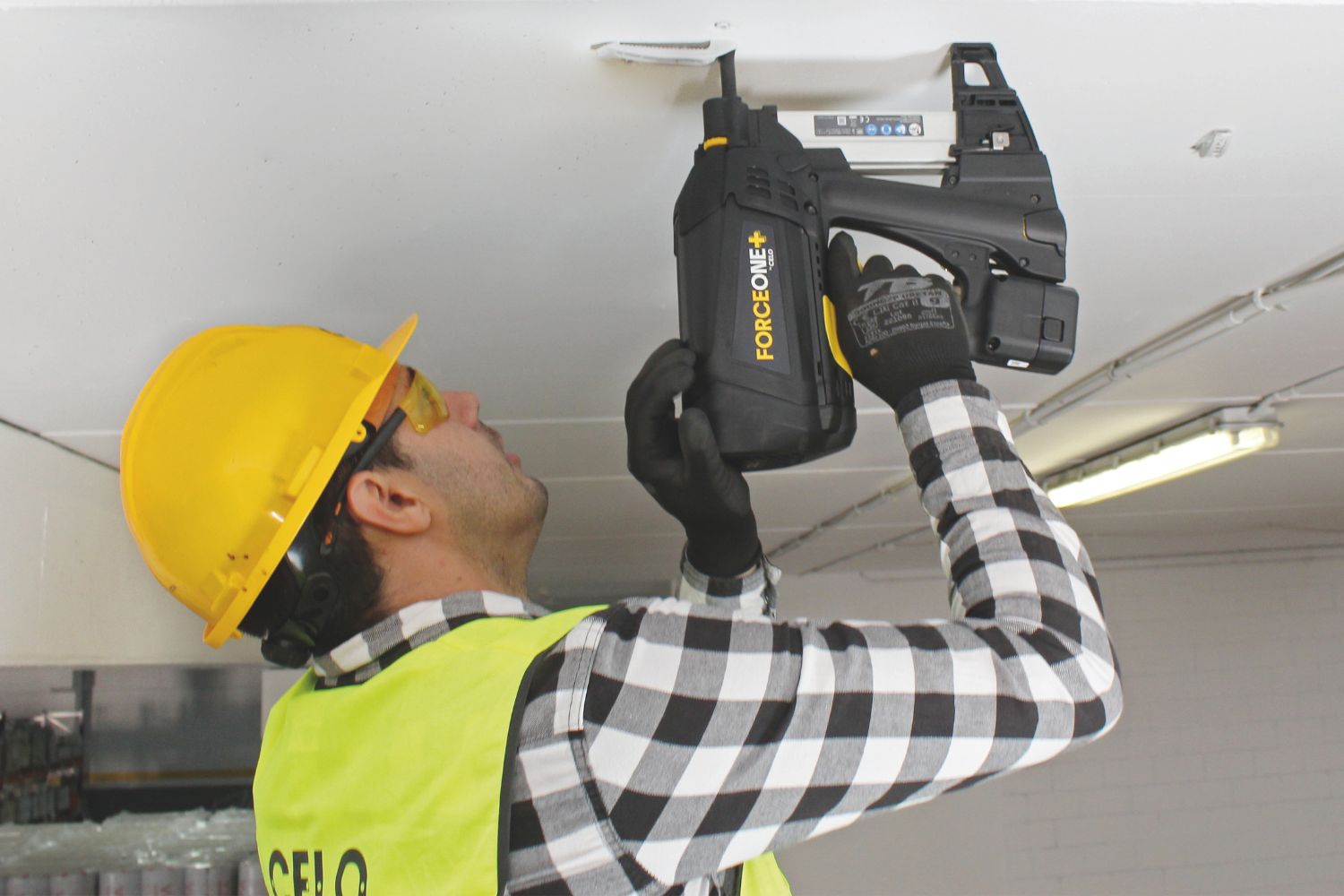 Imagen de Aplicación FORCE ONE+ Clavadora a Gas